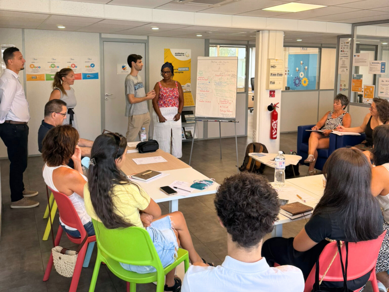 Entreprendre sans créer sa boîte : couveuse, CAE et portage salarial présentés en information collective à Nice Ouest